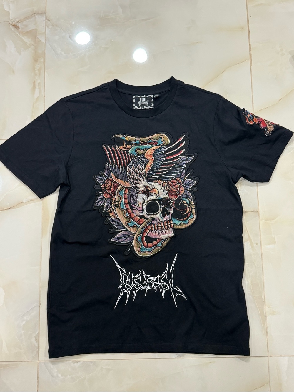 rebels Black Short-Sleeve Crewneck Tee with Skull & Eagle Graphic